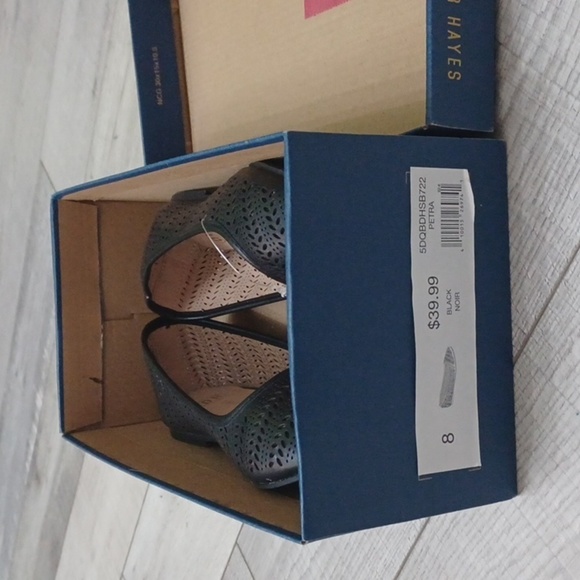 Denver Hayes black petra flats NWT size 8 💮 - Picture 9 of 10
